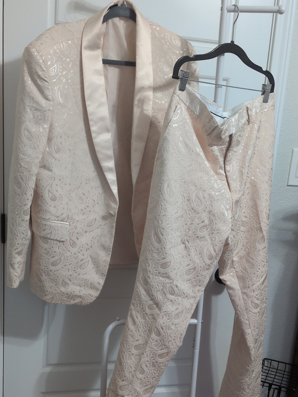 Men's Off-White Paisley Damask Tuxedo Suit